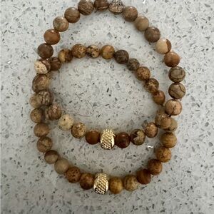 Elegant Green Beaded Bracelet with Gold Accents